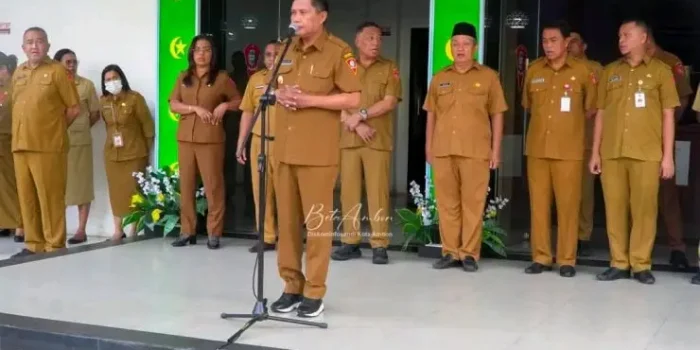 Wali Kota Ambon Pimpin Apel Pagi, Pasca Libur Cuti Bersama, ASN di Minta Disiplin