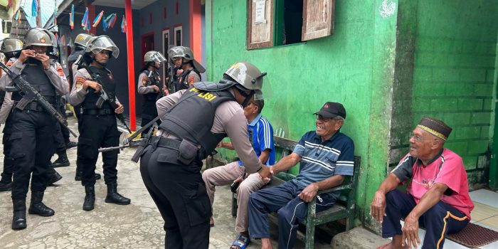 Personil BKO Polda Maluku Patroli Kamtibmas di Desa Sawai