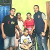 Salah satu Penyidik PPA Polres Kepulauan Tanimbar berikan bantuan Kursi Roda untuk Anak Difabel