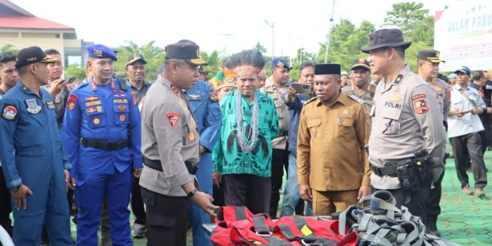 Kapolda Papua Barat Cek Kesiapan Personel dan Peralatan dalam Misi Kemanusiaan Operasi AB Moskona 2025