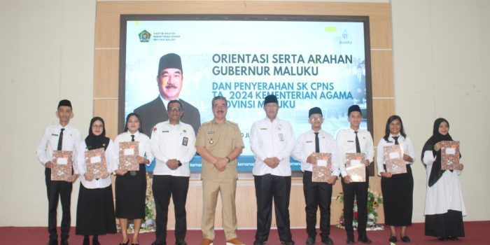 SERAHKAN 99 SK CPNS LINGKUP KANWIL KEMENAG PROVINSI MALUKU, GUBERNUR MALUKU BERIKAN ORIENTASI SERTA ARAHAN
