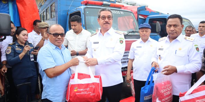 RESPON CEPAT PEMERINTAH, GUBERNUR DAN WAGUB SALURKAN SEJUMLAH BANTUAN KEPADA KORBAN BANJIR BANDANG DI AMBALAU