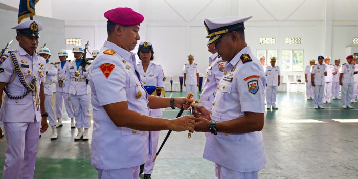 DANLANTAMAL IX PIMPIN UPACARA SERAH TERIMA JABATAN KOMANDAN LANAL SAUMLAKI