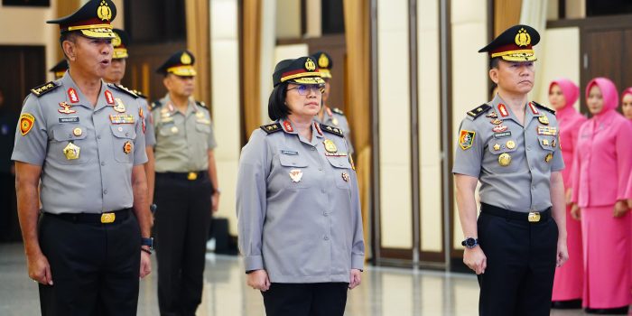 17 Perwira Tinggi Polri Naik Pangkat, Satu Diantaranya Raih Bintang Tiga