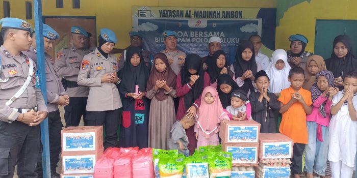 Bid Propam Polda Maluku Salurkan Bansos di Yayasan Al-Madinah Ambon