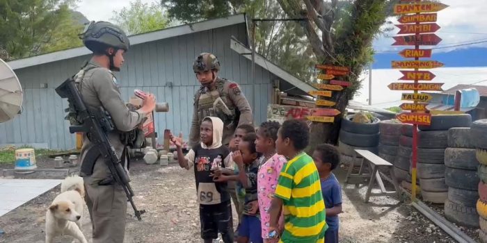 Satgas Ops Damai Cartenz Tebar Kepedulian dan Kebahagiaan di Paniai dan Intan Jaya