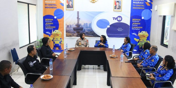 Kabid Humas Polda Maluku Silaturahmi Dengan Kepala TVRI Maluku