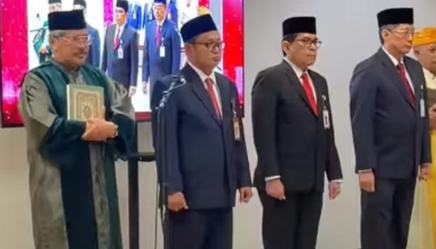 Pelantikan Dan Serah Terima Jabatan Deputi Komisaris,Oleh Wakil Ketua Ketua Dewan Komisaris OJK Mirza Adityaswara