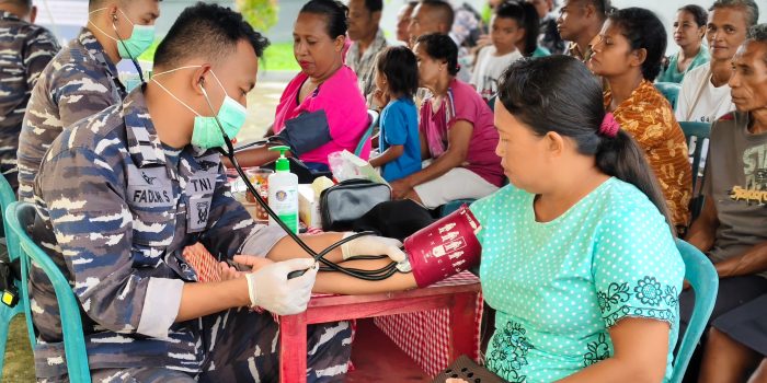 LANTAMAL IX AMBON KEMBALI LAKSANAKAN BAKSOS KESEHATAN PADA EKSPEDISI RUPIAH BERDAULAT TAHUN 2025 DI DESA BUANO SERAM BAGIAN BARAT