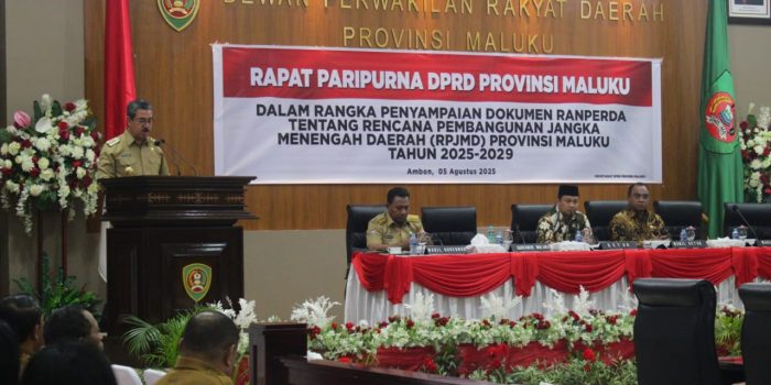 Gubernur Maluku Serahkan Ranperda RPJMD Provinsi Maluku Tahun 2025 -2029 ke DPRD