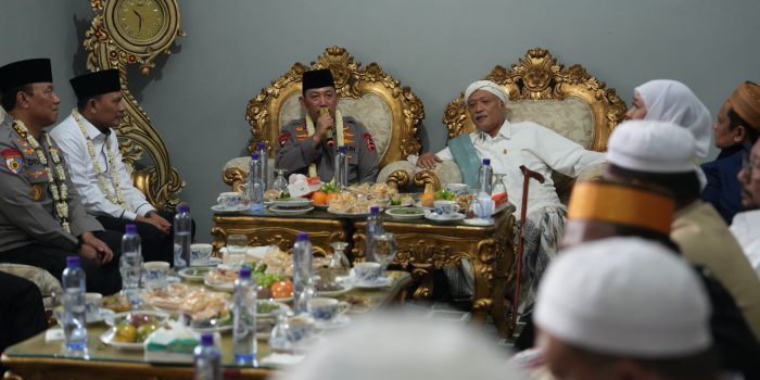 Kapolri Silaturahmi ke Ponpes Al-Hamidy Banyuanyar, Tekankan Sinergitas dan Persatuan