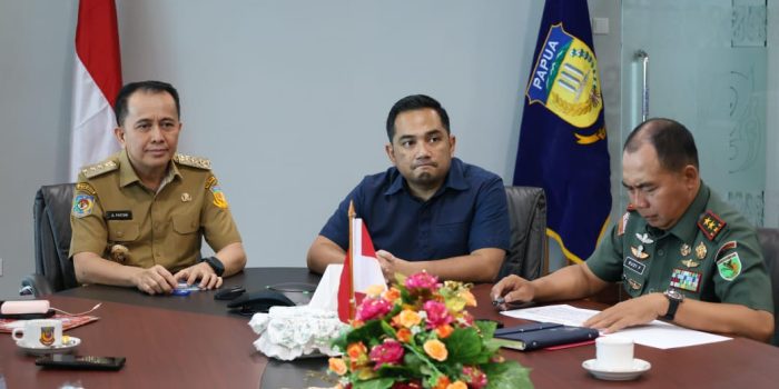 Hadiri Rakor Kesiapan PSU, Pj Gubernur Papua Pastikan PSU Berjalan Aman dan Lancar
