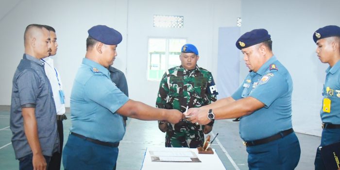 JAGA _TRANSPARANSI_ DAN _OBJEKTIVITAS_ SELEKSI PENERIMAAN PRAJUIRT TNI AL, PANITIA DAERAH (PANDA) LANTAMAL IX AMBON LAKSANAKAN PENANDATANGANAN PAKTA INTEGRITAS UNTUK PANITIA, ORANG TUA DAN CALON SISWA