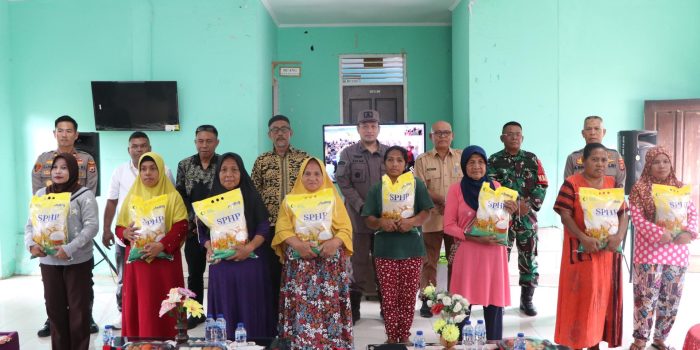 Polres Buru Bersama Bulog Siapkan 14 Ton Beras untuk Gerakan Pasar Murah