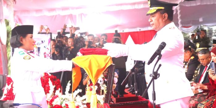 Wagub Maluku Pimpin Penurunan Bendera Sang Merah Putih Di Ambon