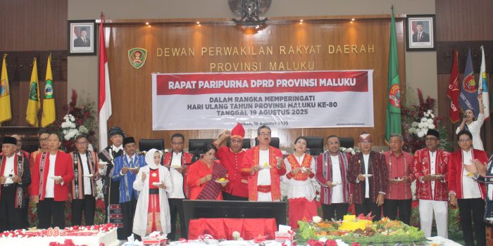 RAPAT PARIPURNA DPRD MALUKU, GUBERNUR : HARMONI SOSIAL ADALAH PONDASI PEMBANGUNAN MALUKU