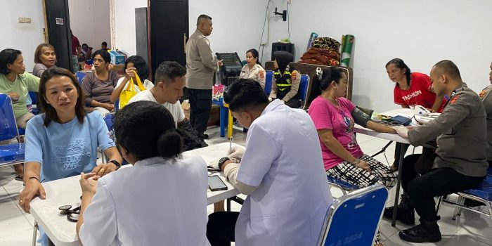 Bhakti Kesehatan Polri: Ratusan Pengungsi Hunut Terima Layanan Medis Gratis di Poka