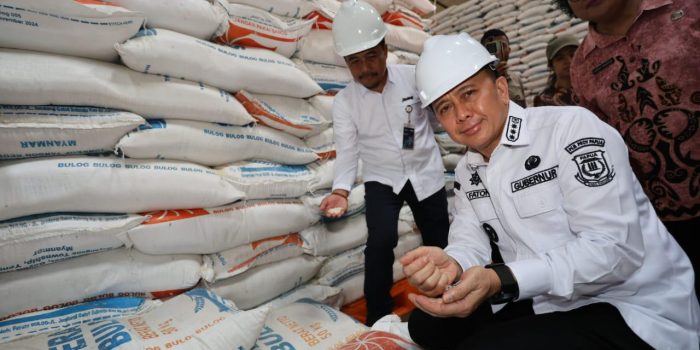 Pj Gubernur Papua Agus Fatoni Tinjau Gudang Bulog, Pastikan Stok Beras Aman hingga Empat Bulan Kedepan