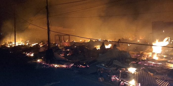 Pasar Ngrimase Tanimbar Terbakar, Brimob Kerahkan Mobil Water Canon Padamkan Api