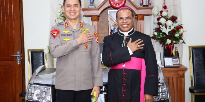 Kapolda Maluku Silaturahmi ke Uskup Amboina Perkuat Sinergi Membangun Perdamaian