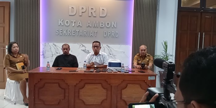 Ketua DPRD Kota Ambon Klarifikasi Kejadian Pemukulan Terhadap Febry Pattilrilohy