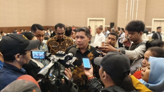 Pemerintah Desa/Negeri dan Kelurahan Harus Responsif, Wattimena Minta “Kaluar Bacarita