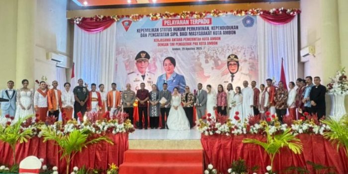 100 Pasangan Nikah Dapat Kepastian Hukum, Walikota Ambon: Komitmen Pemerintah Berikan Layanan Inklusif Bagi Masyarakat