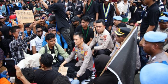 Kapolda Maluku Duduk bersama Massa Aksi, Tegaskan Komitmen Kawal Aspirasi Mahasiswa