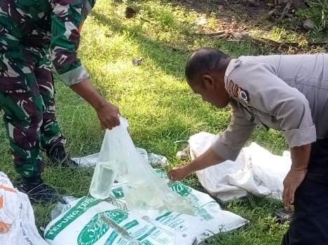Polsek Salahutu Giat Razia Minuman Keras pada kendaraan Lintas Seram – Ambon di Dermaga Hunimua Liang