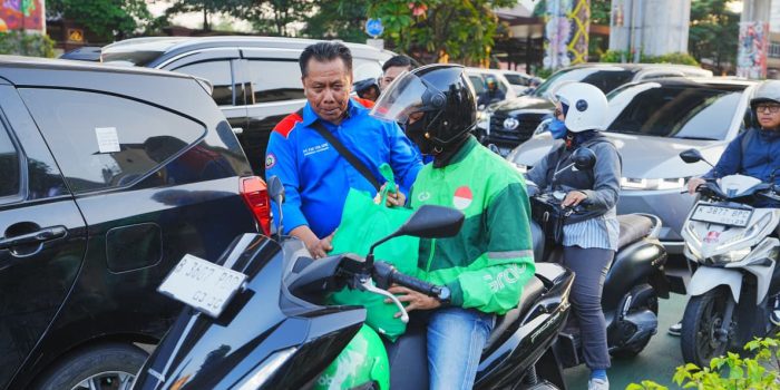 Buruh KSPSI dan Polri Adakan Bakti Sosial, Ratusan Paket Sembako Dibagikan kepada Warga