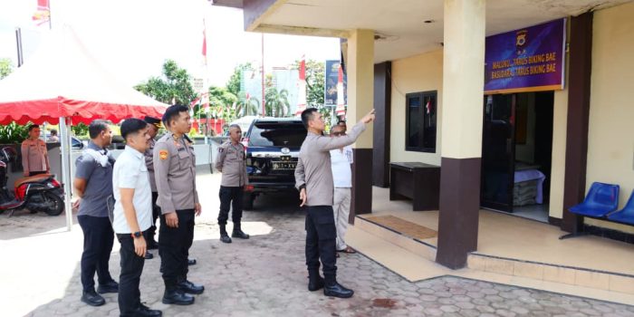 Tinjau Polsek Sirimau, Kapolda Maluku Tegaskan Pentingnya Pelayanan Humanis dan Profesionalisme Polri
