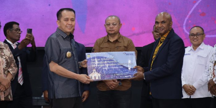 Pj Gubernur Papua Agus Fatoni Beri Bantuan ke GBI Pondok Pemulihan di Sentani