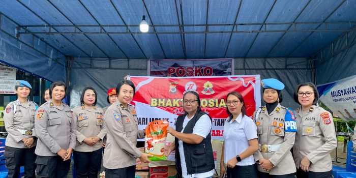 Langkah kecil, Arti Besar di Usia 77 Tahun Pengabdian, Polwan Polda Maluku Hadir Membawa Harapan bagi Warga Pengungsi Desa Hunuth