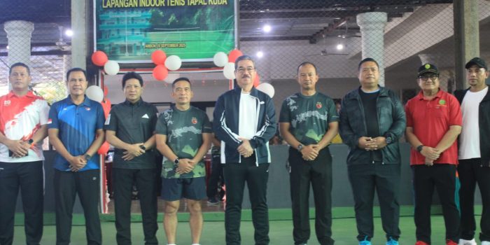 Gubernur Resmikan Lapangan Indoor Tenis Tapal Kuda