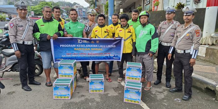 Jelang HUT ke-70 Lalu Lintas Bhayangkara, Ditlantas Polda Maluku Salurkan Bantuan Sembako