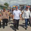 Gubernur Maluku Hendrik Lewerissa Sapa Pedagang Pasar Timur Dobo, Rakyat Sambut dengan Hangat