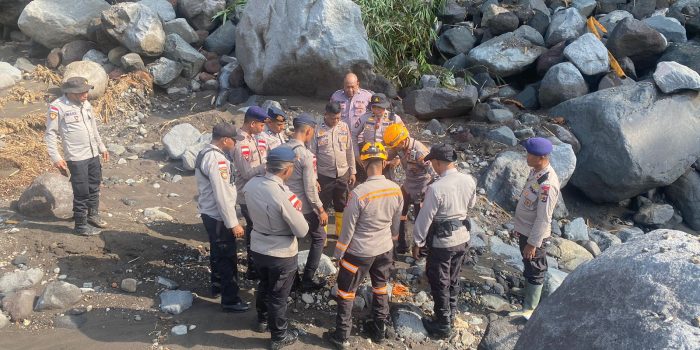 Tim K9 SAR Ditpolsatwa Baharkam Polri Diterjunkan Bantu Pencarian Korban Bencana Alam di NTT