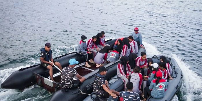 Kodaeral IX _Center of Gravity_ Pembelajaran Kesehatan Matra Laut, Latih Mahasiswa Kebidanan Tolong Persalinan di Perahu Karet