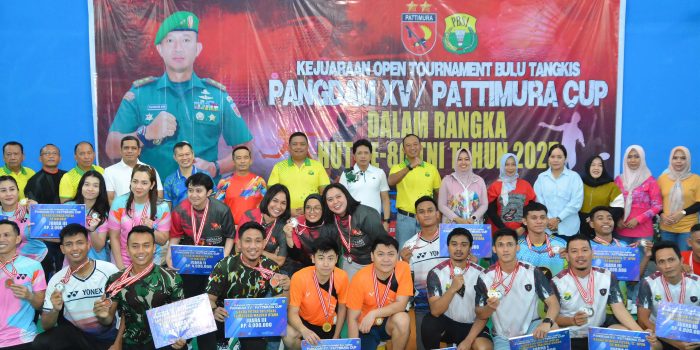 Penutupan Kejuaraan Bulutangkis Pangdam Pattimura Cup, Wakapolda Sampaikan Selamat kepada Para Pemenang