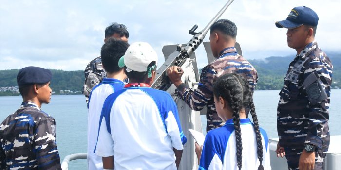 KODAERAL IX TERIMA KUNJUNGAN EDUKATIF SISWA SMP KALAM KUDUS AMBON