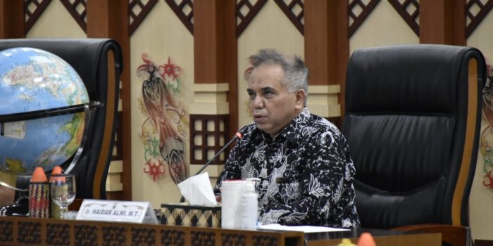 SINERGI DUA JALUR PEMBENAHAN POLRI: MENJAWAB KRITIK TERHADAP TIM BENTUKAN KAPOLRI