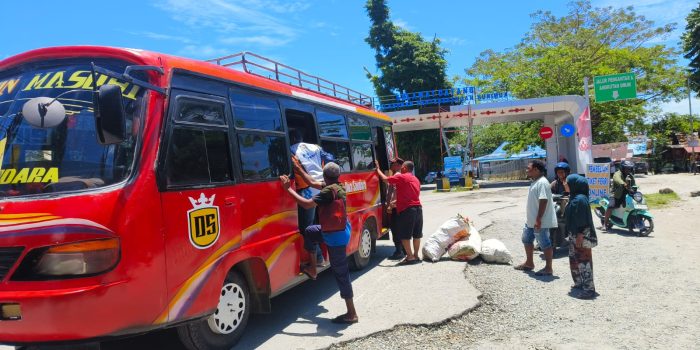 Polsek Salahutu Cegah Penyelundupan Miras di Ambon, Sita 300 Liter Sopi
