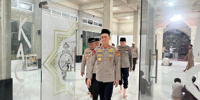 Sholat Subuh Berjamaah di Masjid Mardhotillah Arbes Kapolda Ajak Jamaah Jaga Kerukunan dan Kedamaian