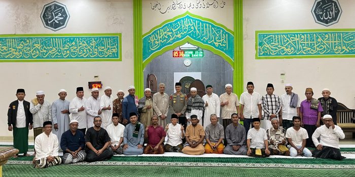 Subuh Berjamaah di Masjid Al-Kautsar, Kapolda Maluku Dorong Masyarakat Jadi Pelopor Kerukunan dan Kedamaian
