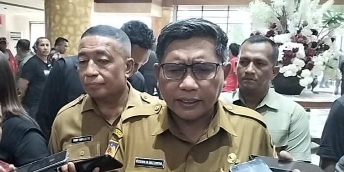 Ratusan Mahasiswa Menggelar Aksi Unjuk Rasa di Mapolda Maluku dan DPRD Maluku,