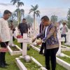Ketua DPRD Kota Ambon Moritz Tamaella Menghadiri Ziarah Tabur Bunga Di Taman Makan Pahlawan Kapahaha Ambon
