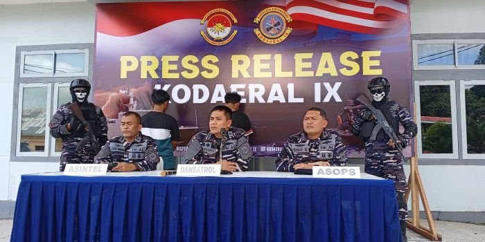 KODAERAL IX AMBON GELAR _PRESS RELEASE_ PENANGKAPAN KM BERKAH JAYA DALAM UPAYA PENYELUNDUPAN SOLAR ILEGAL