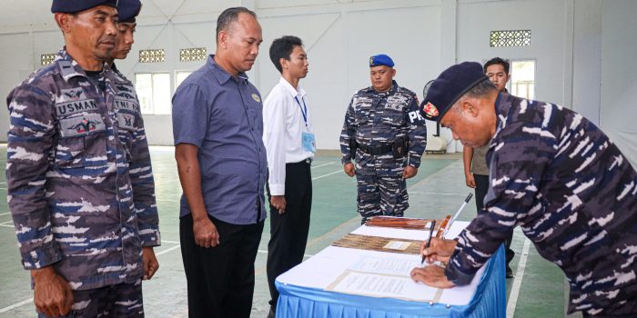 JUNJUNG TINGGI _TRANSPARANSI_ SELEKSI PANITIA DAERAH KODAERAL IX GELAR ACARA PENANDATANGANAN PAKTA INTEGRITAS CALON BINTARA PK GEL. II DAN TAMTAMA PK GEL. III TAHUN 2025*