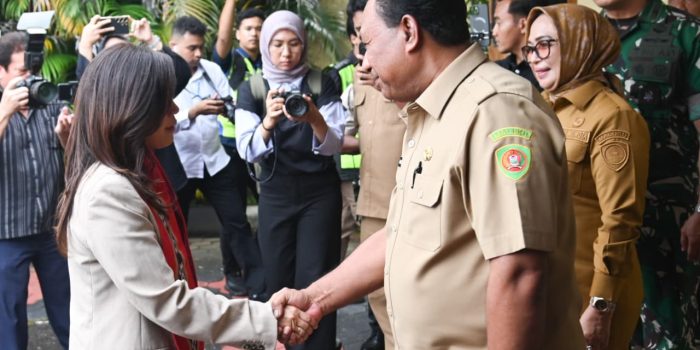 WAGUB MALUKU SAMBUT KEDATANGAN MENTERI KOMDIGI