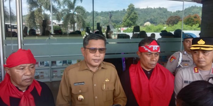 Sasi Adat Supermarket Dian Pertiwi Resmi Di Buka, Keluarga Hatulesila